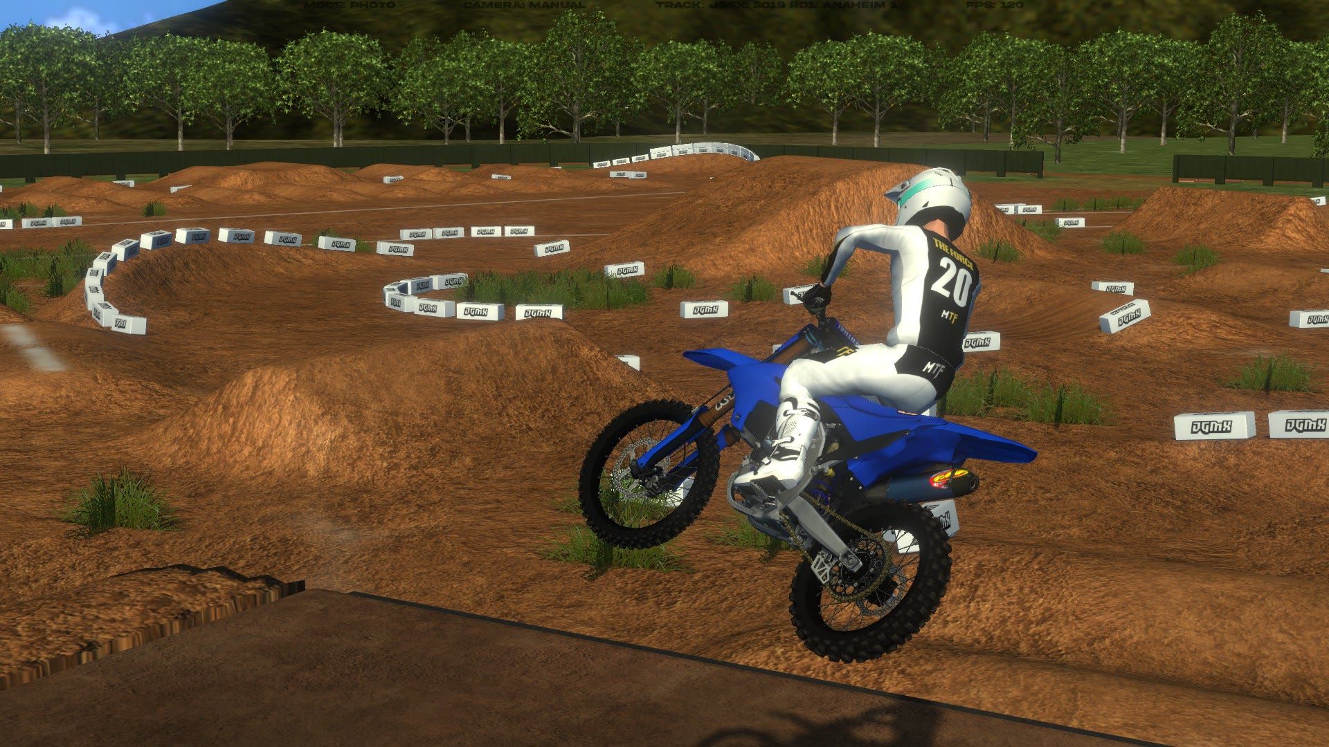 Motocross The Force screenshot: supercross wheelie